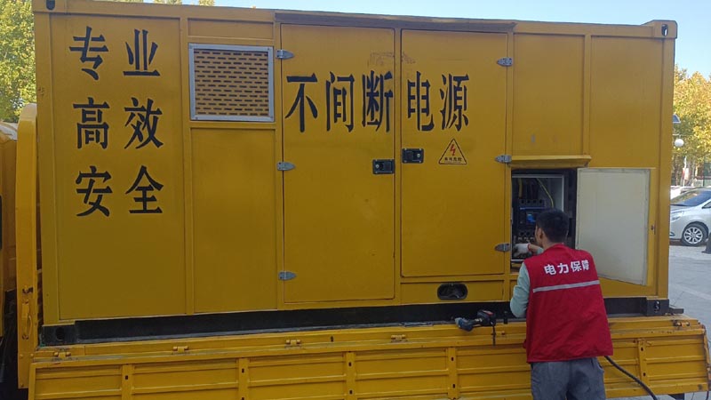 云梦柴油发电机组和UPS电源配合使用时，如何避免切换过程中的电力中断？